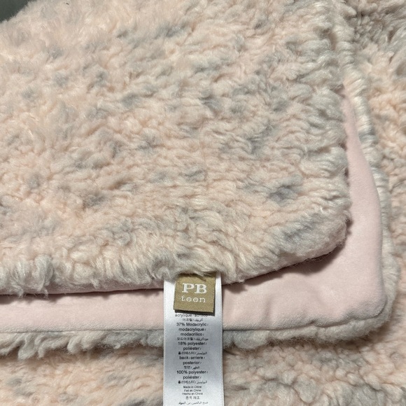 Pottery Barn Teen. PB Teen. Pink & Grey Leopard Throw Blanket - Picture 1 of 3